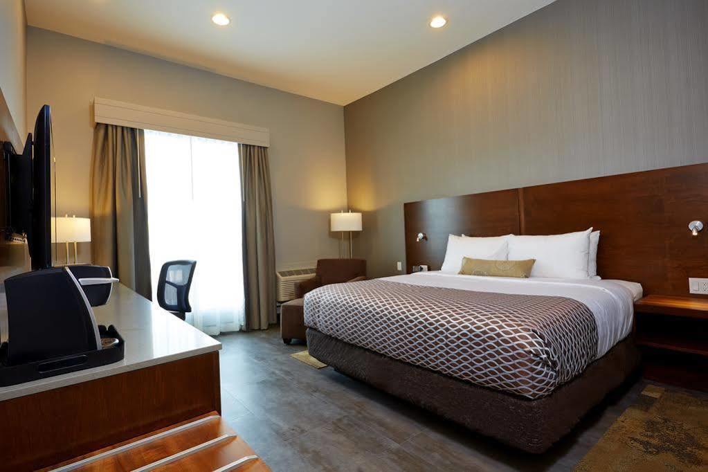 Best Western Plus East Side Saskatoon Exterior foto